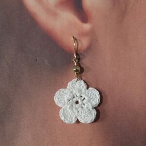 Elegant White Floral Earrings